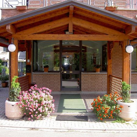 Hotel La Maddalena Quattro Castella Exterior foto